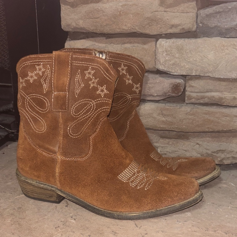 Boutique 9 Tan Suede Ankle Boots